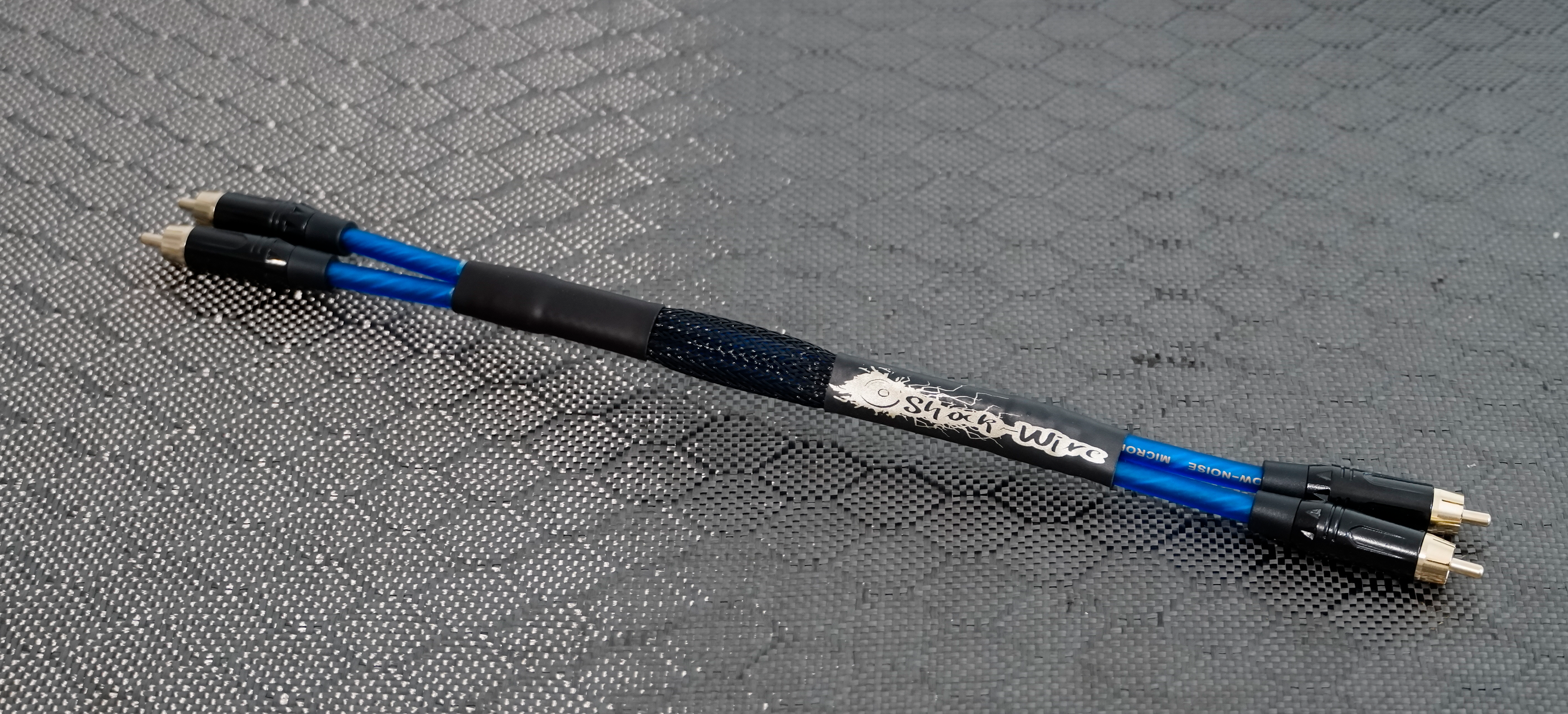 RCA 2ch 1ft Lightning strike blue Shock-Wire©