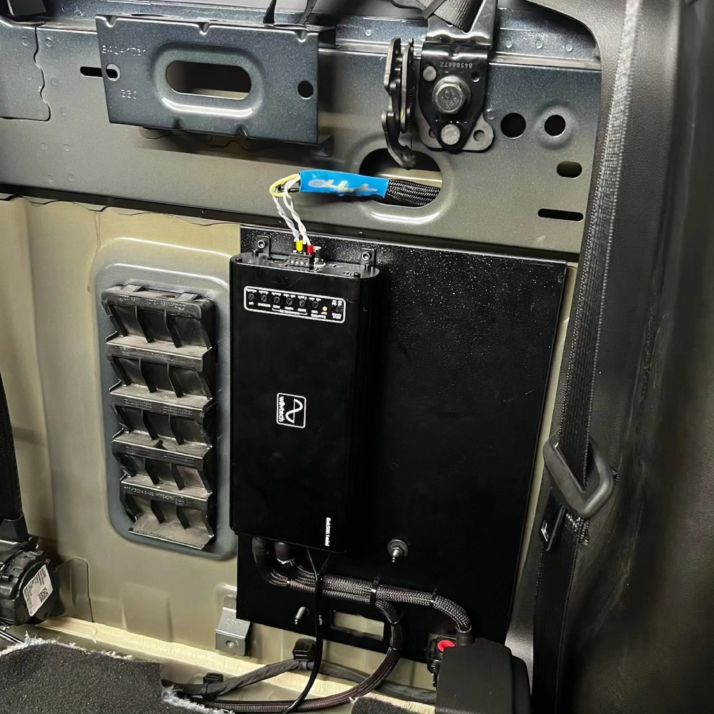 Sierra pickup LLJ amp rack 2019-2024 10.5"