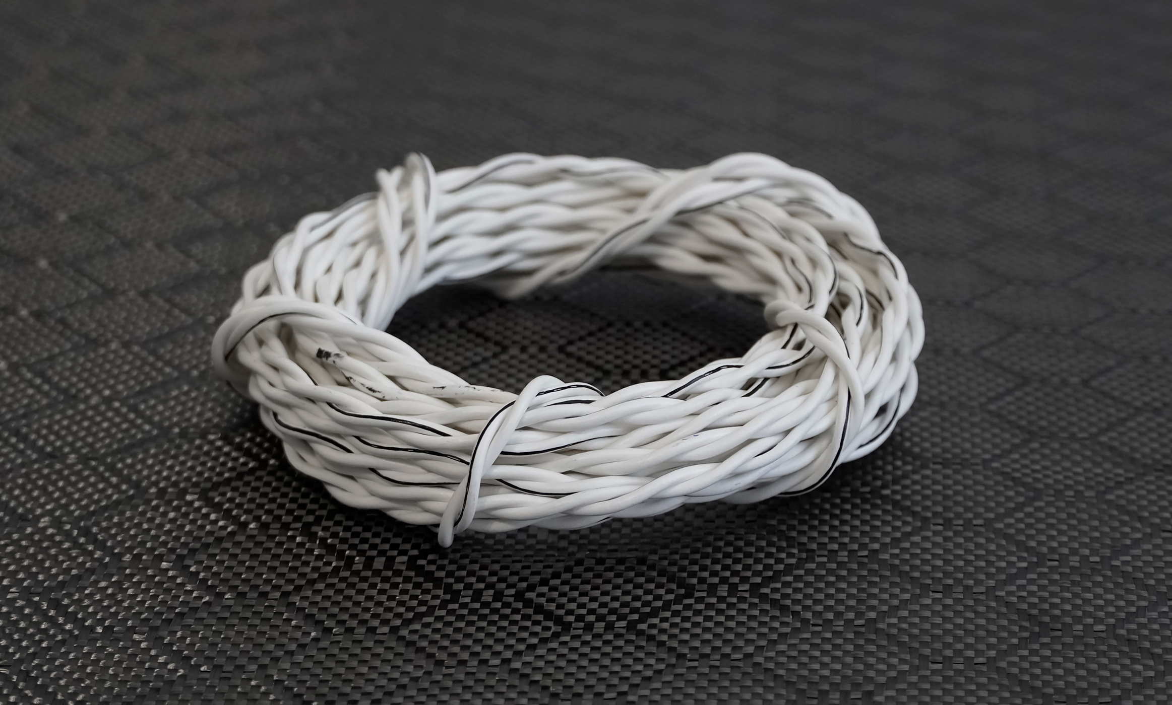 Twisted Speaker wire pair White 20 AWG Shock-Wire©